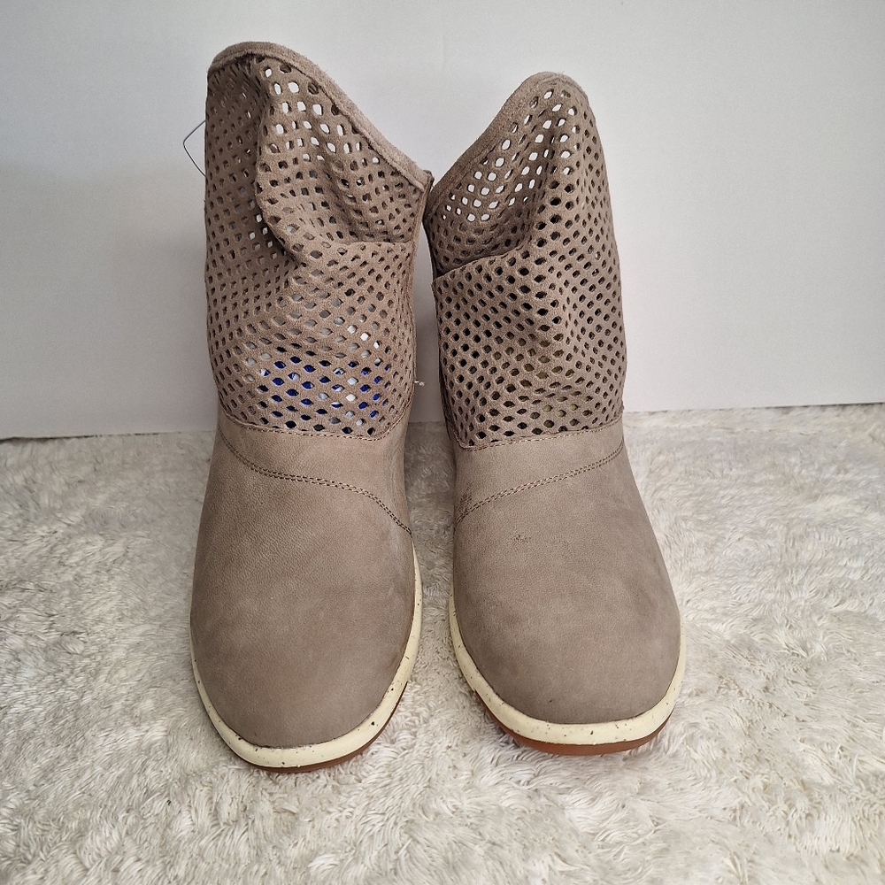 NWT EMU AUSTRALIA WOMEN'S BOOTS, SIZE 10M,NEW